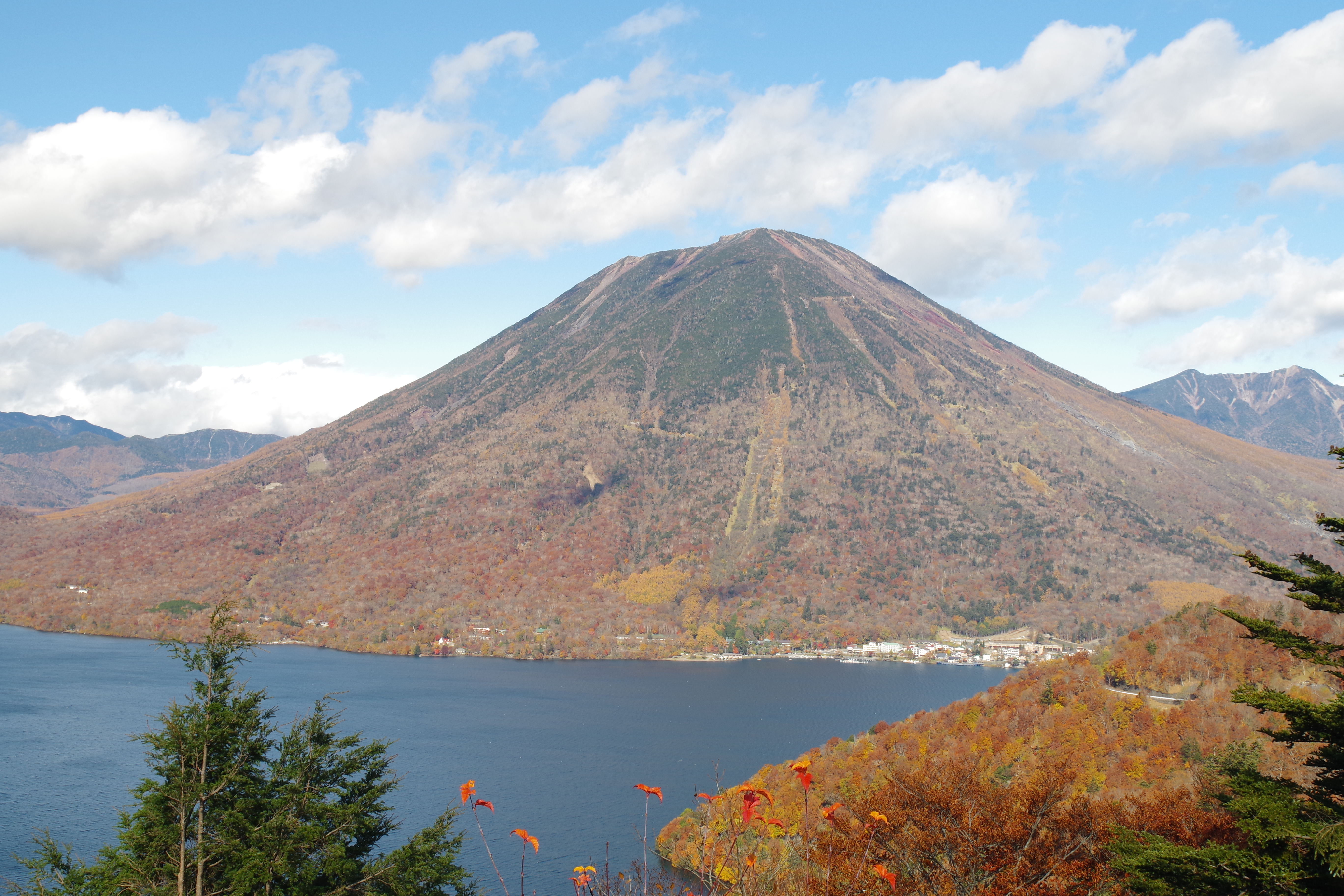 男体山